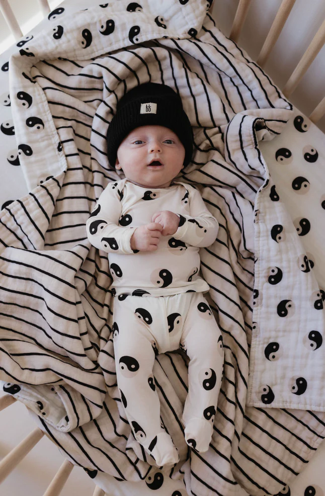 Black & White Yin Yang / Stripe | Reversible Muslin Quilt - Image 3