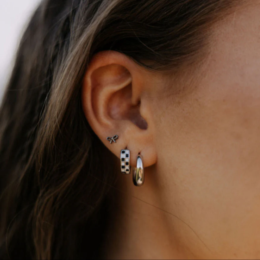 Bow Flat Back Studs - Image 2