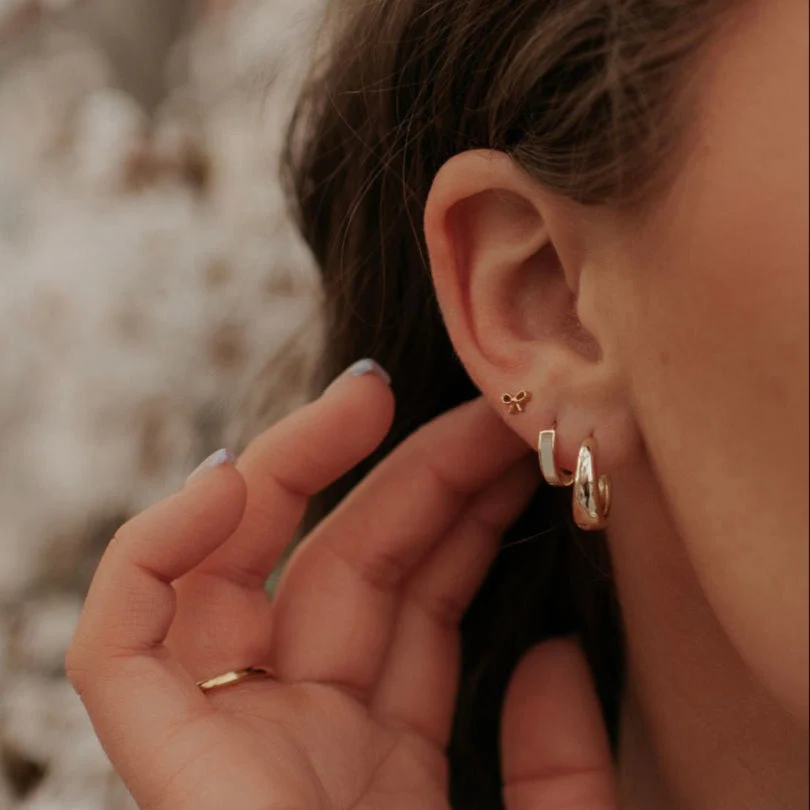 Bow Flat Back Studs - Image 4