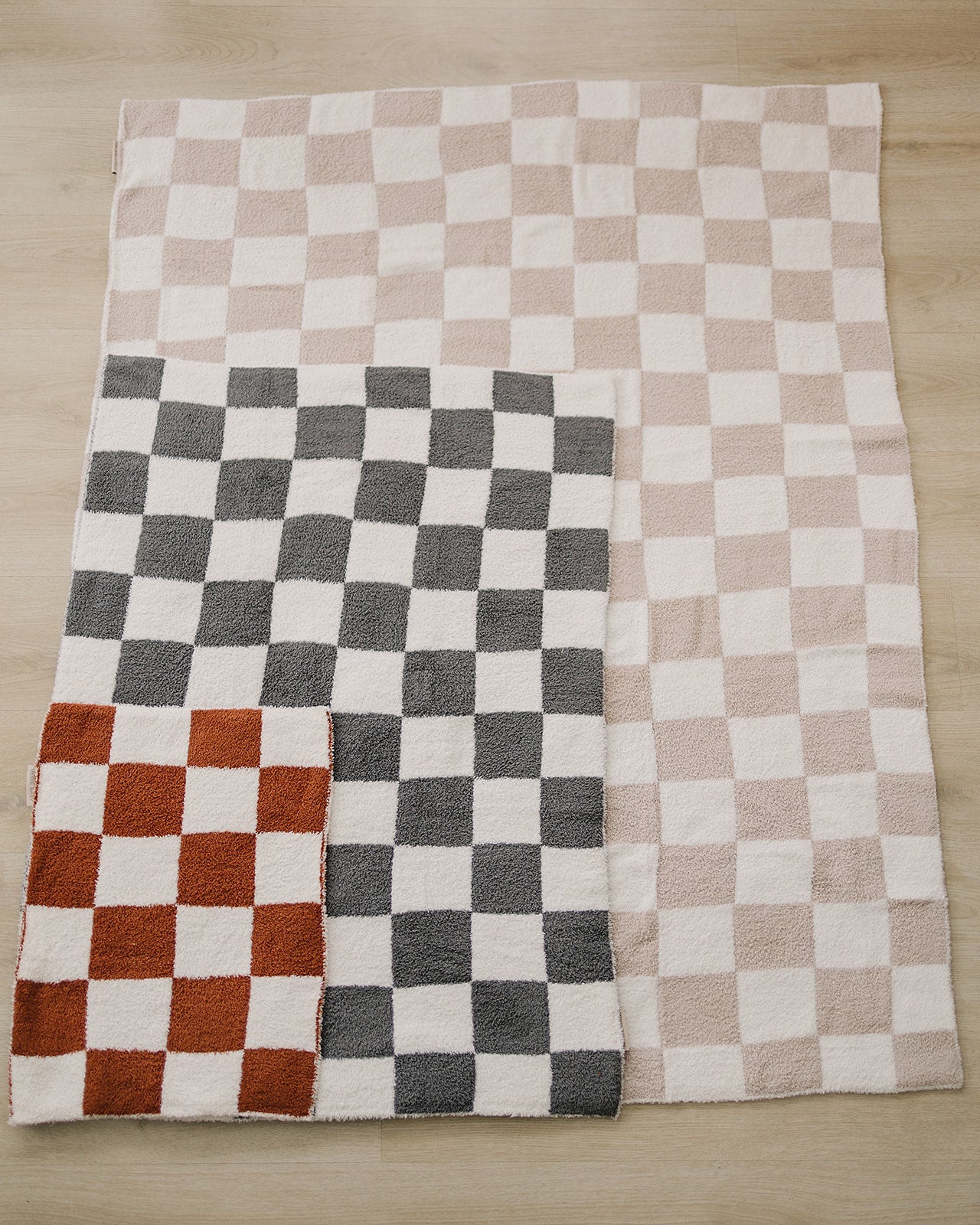 Charcoal Checkered Plush Blanket - Image 6