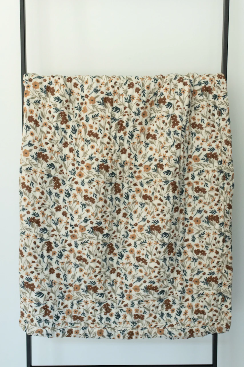 Harvest Floral Muslin Quilt - Image 6