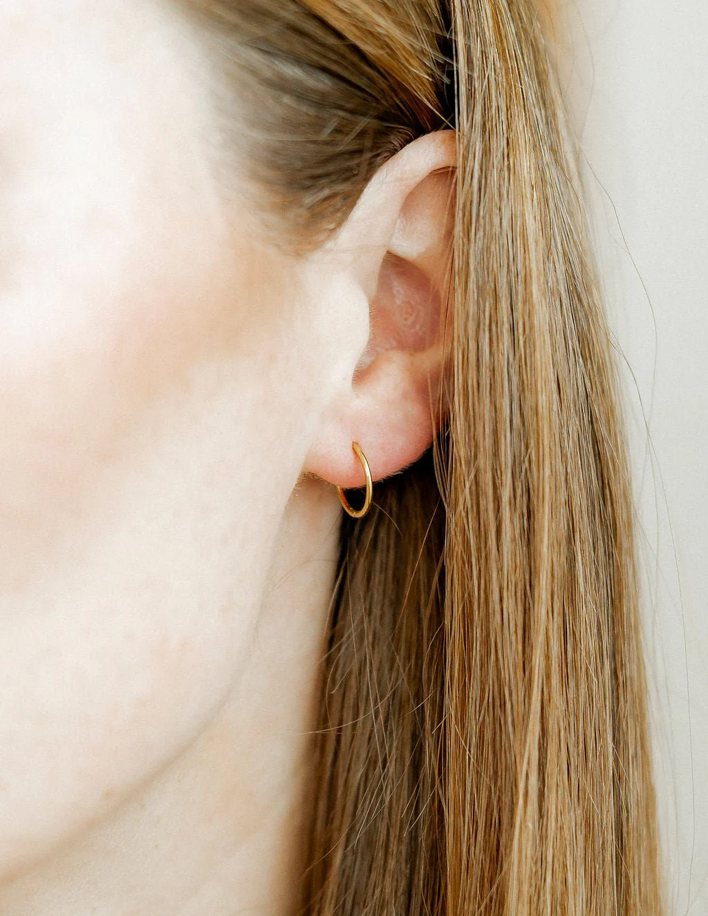 Huggie Infinity Hoop Earrings - Ava Gold 8mm - Image 2