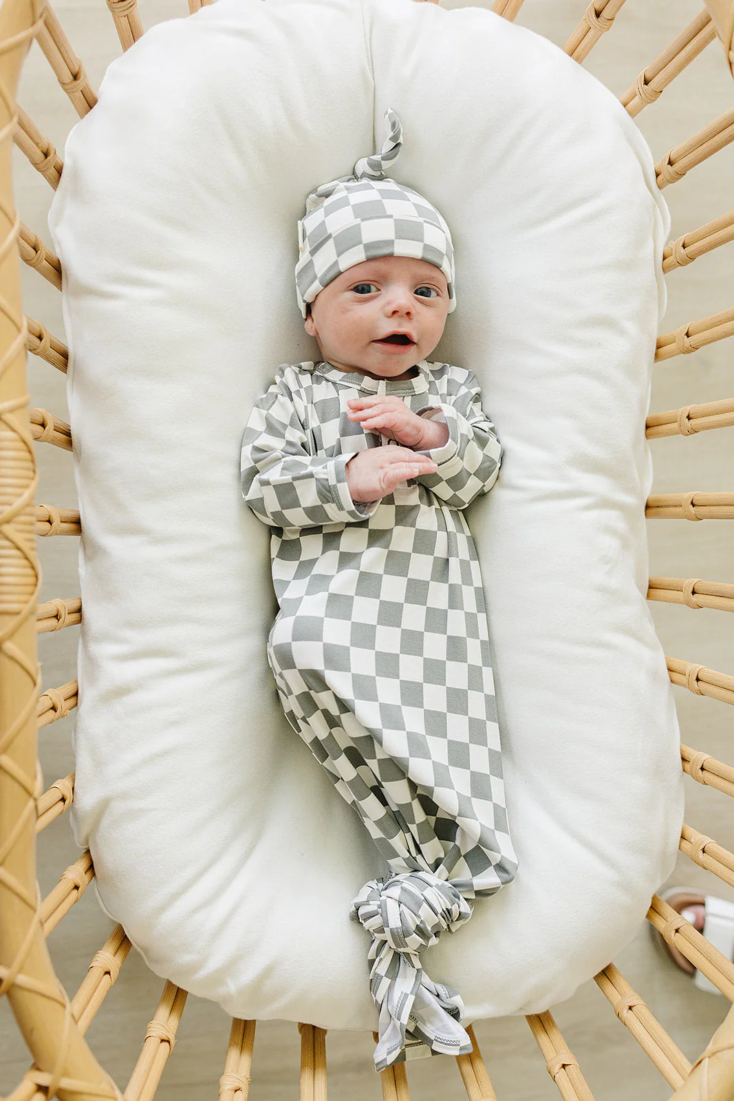 Light Green Checkered Bamboo Knot Gown - Image 2