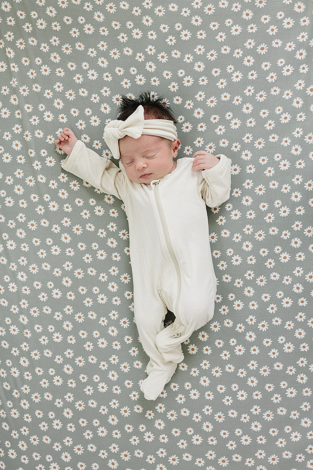 Light Green Daisy Bamboo Stretch Crib Sheet - Image 3