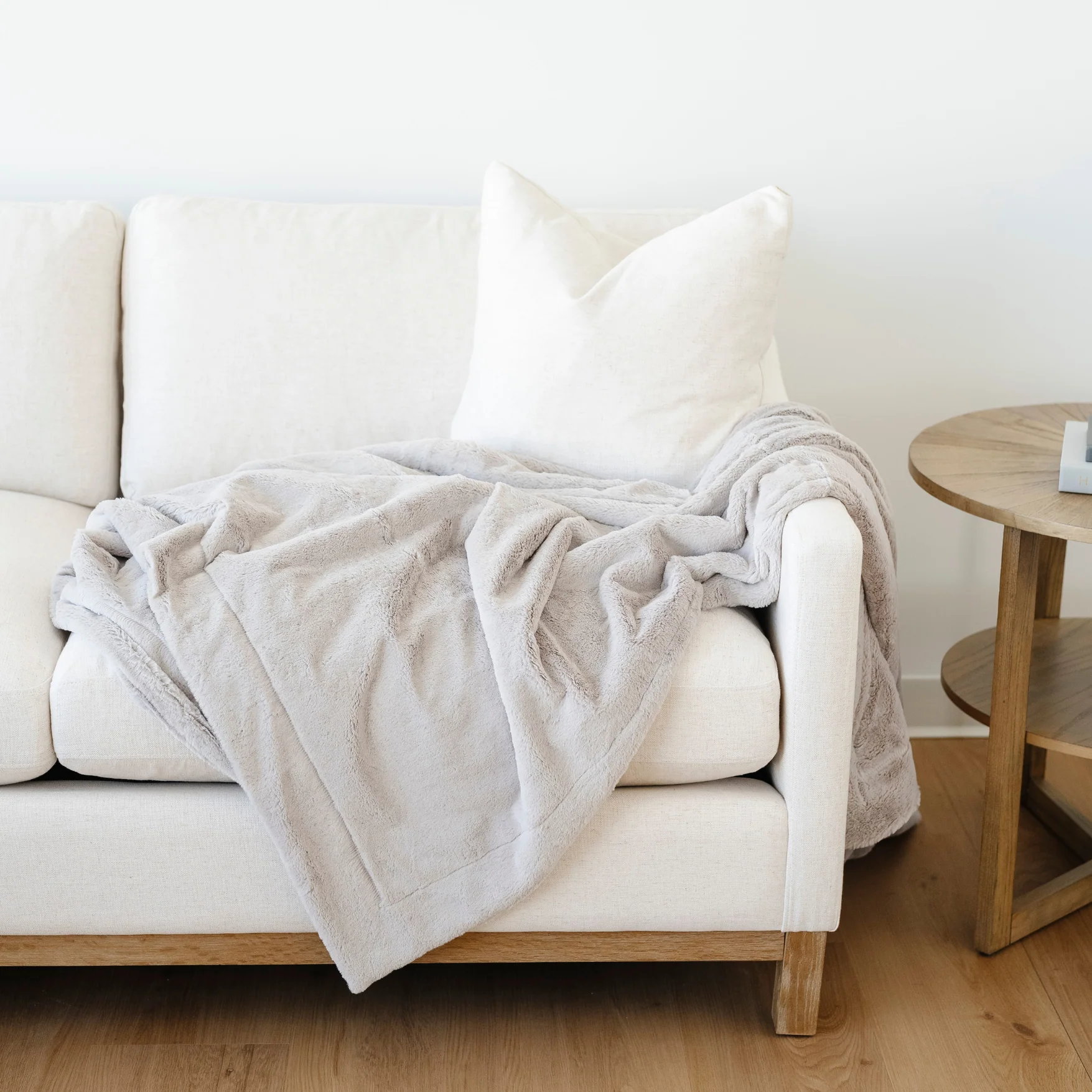 LUSH THROW BLANKETS - Image 10
