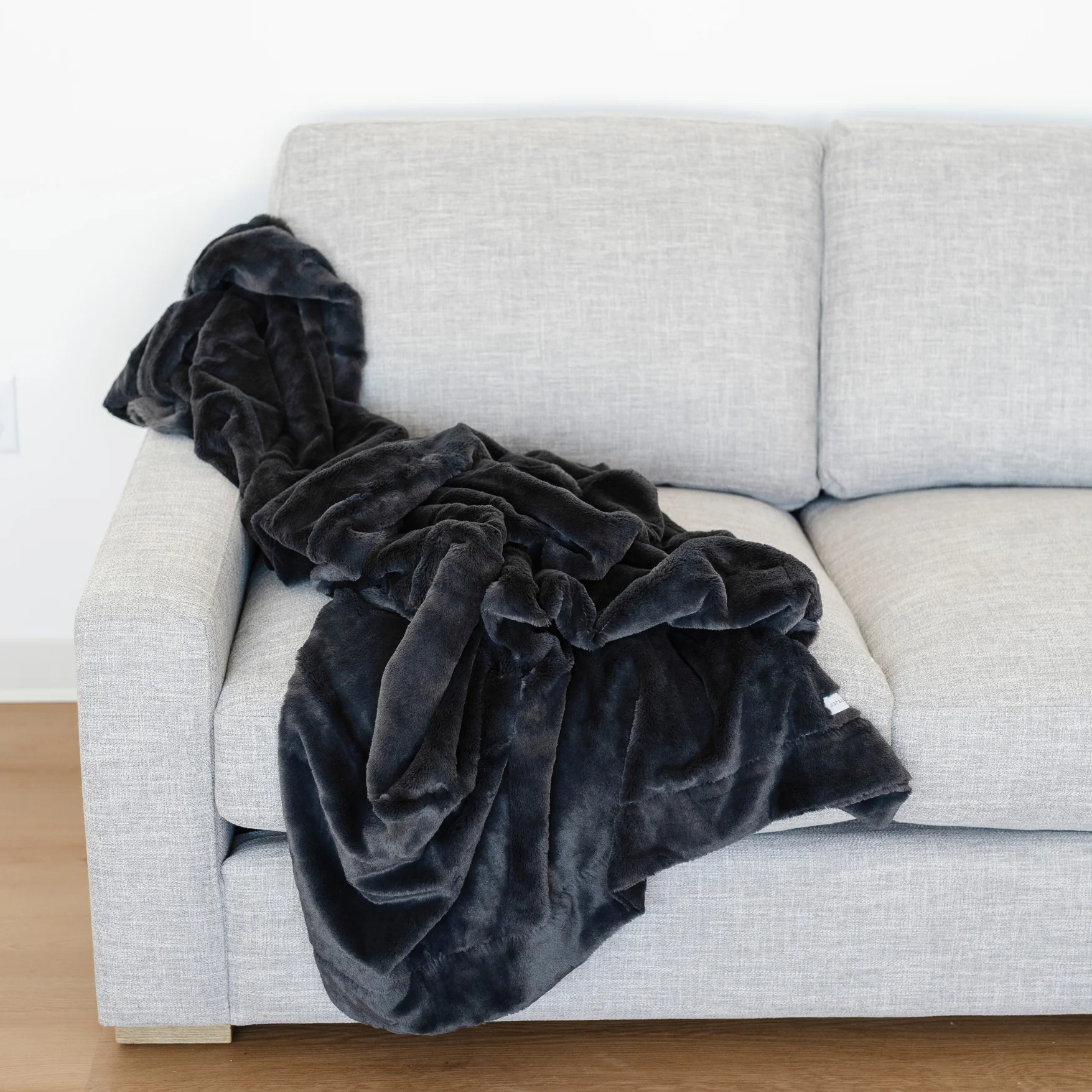 LUSH THROW BLANKETS - Image 9