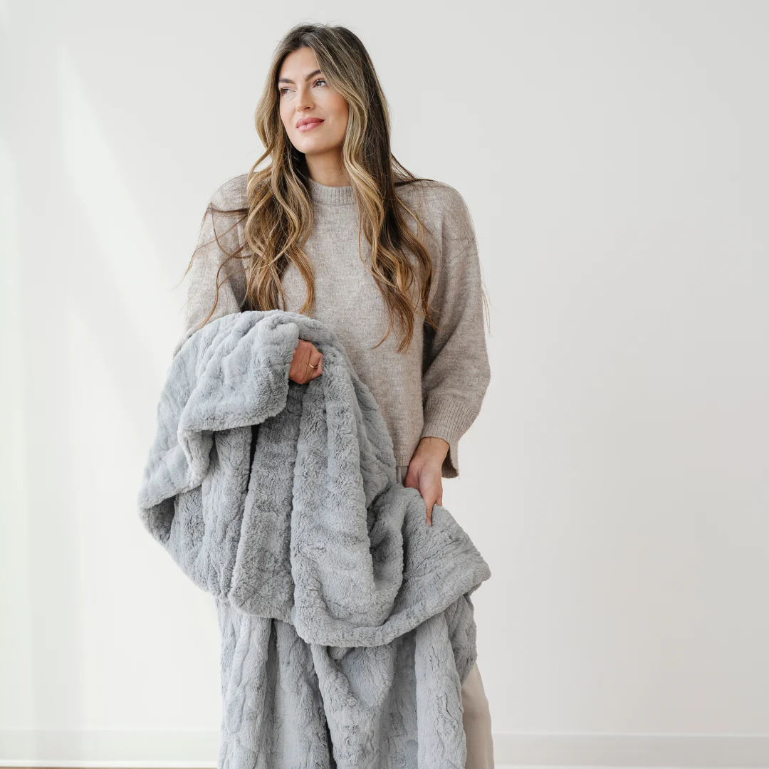 PATTERNED FAUX FUR THROW BLANKETS - Image 11