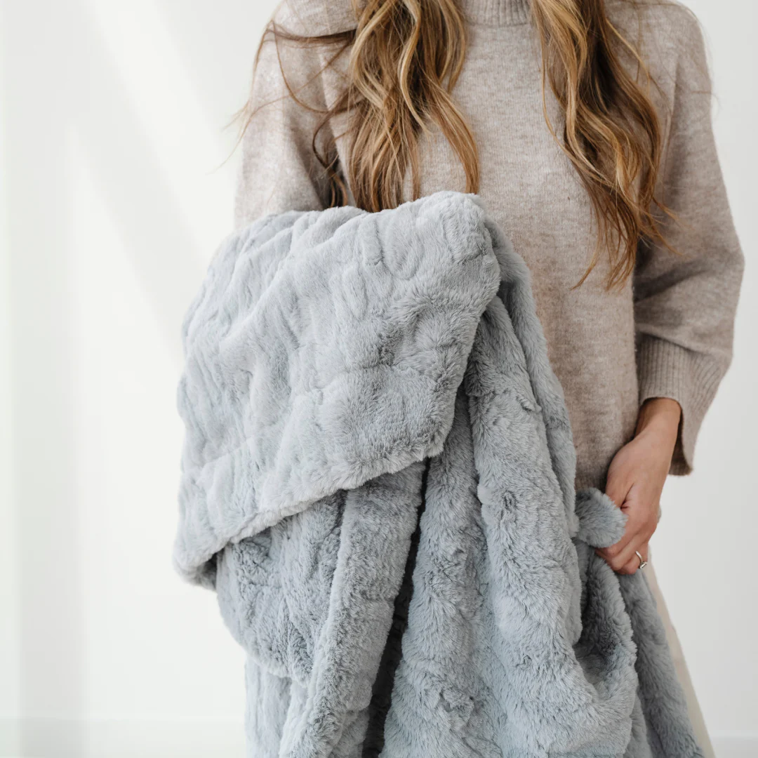 PATTERNED FAUX FUR THROW BLANKETS - Image 12