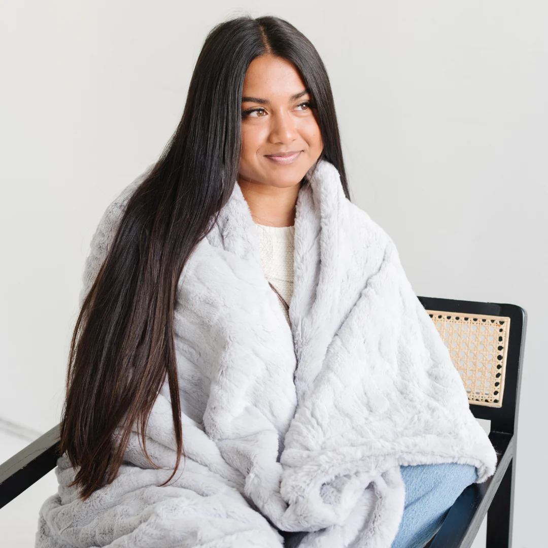 PATTERNED FAUX FUR THROW BLANKETS - Image 20