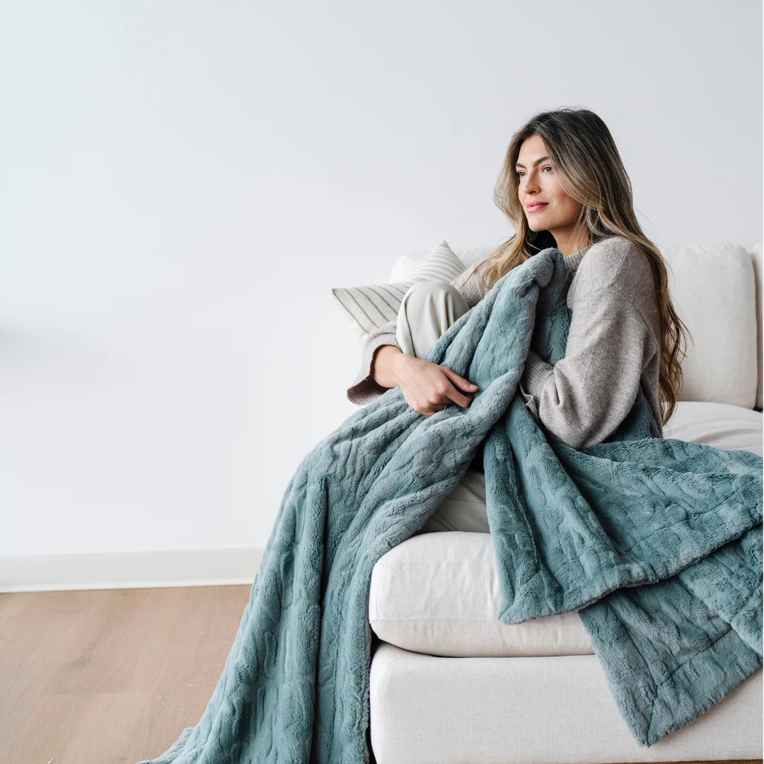 PATTERNED FAUX FUR THROW BLANKETS - Image 28