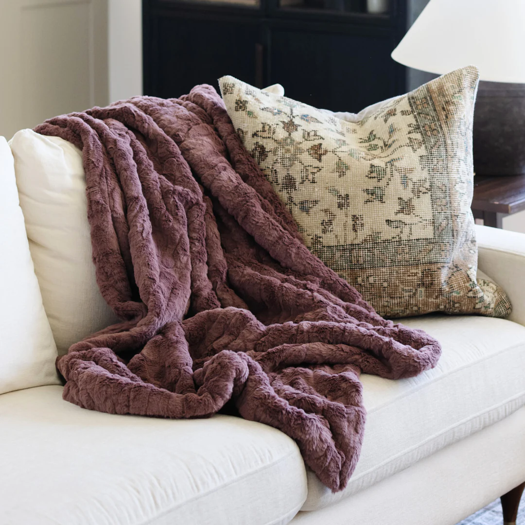 PATTERNED FAUX FUR THROW BLANKETS - Image 31