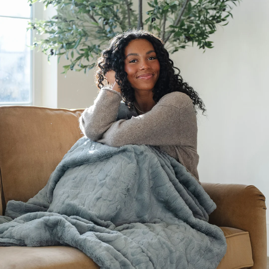 PATTERNED FAUX FUR THROW BLANKETS - Image 45
