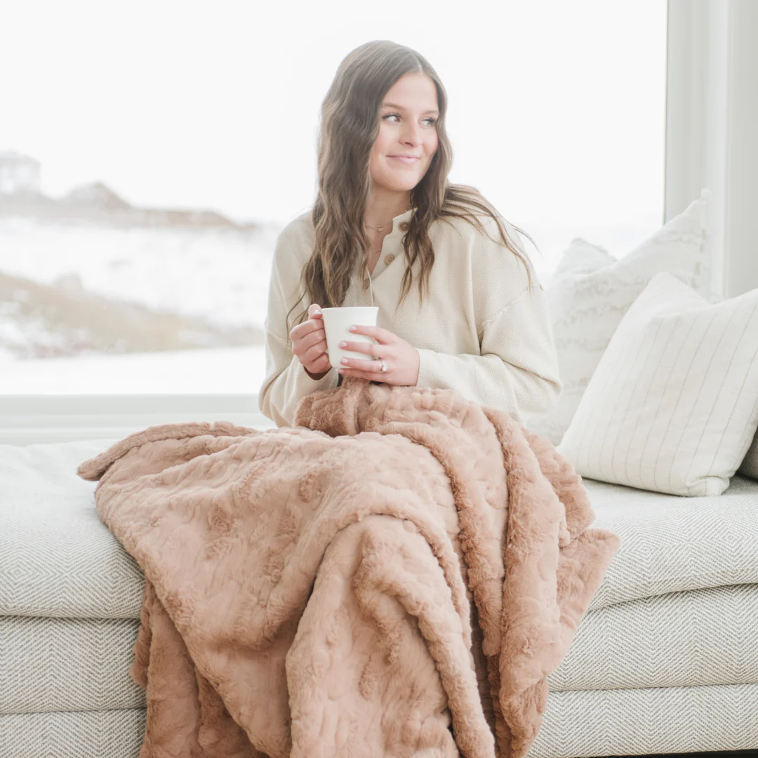 PATTERNED FAUX FUR THROW BLANKETS - Image 57