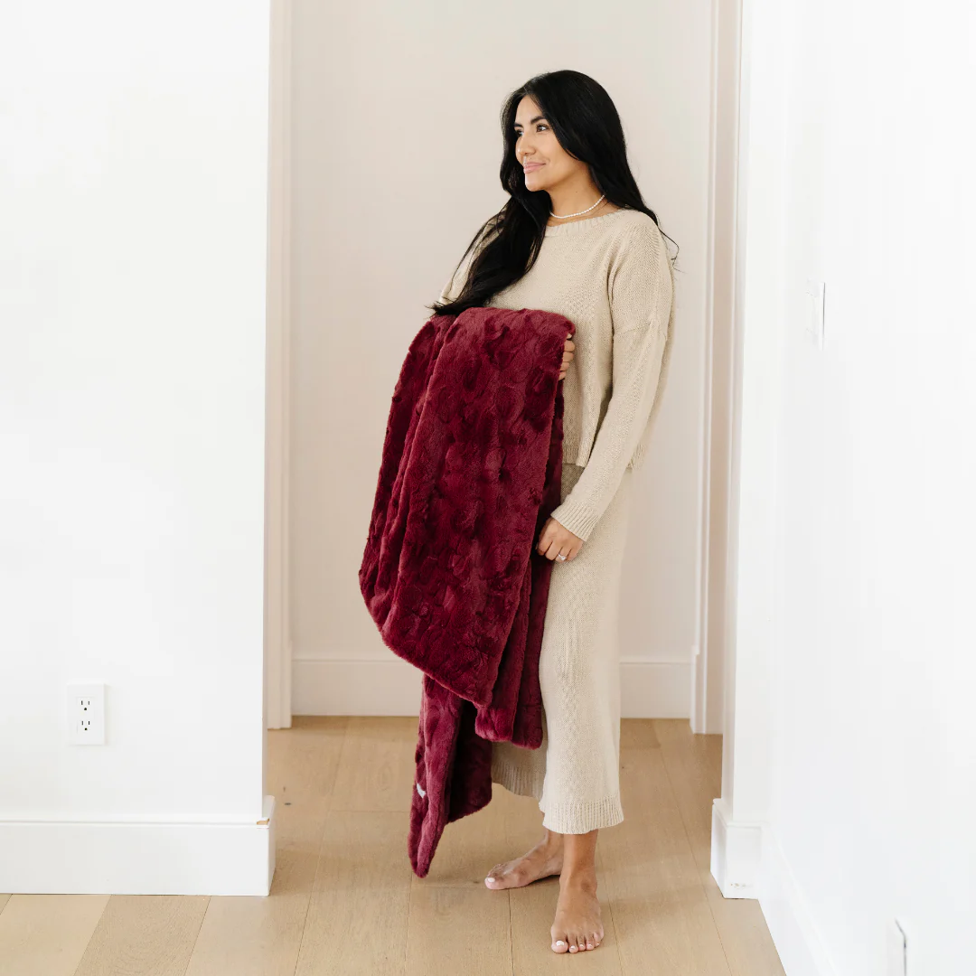 PATTERNED FAUX FUR THROW BLANKETS - Image 61