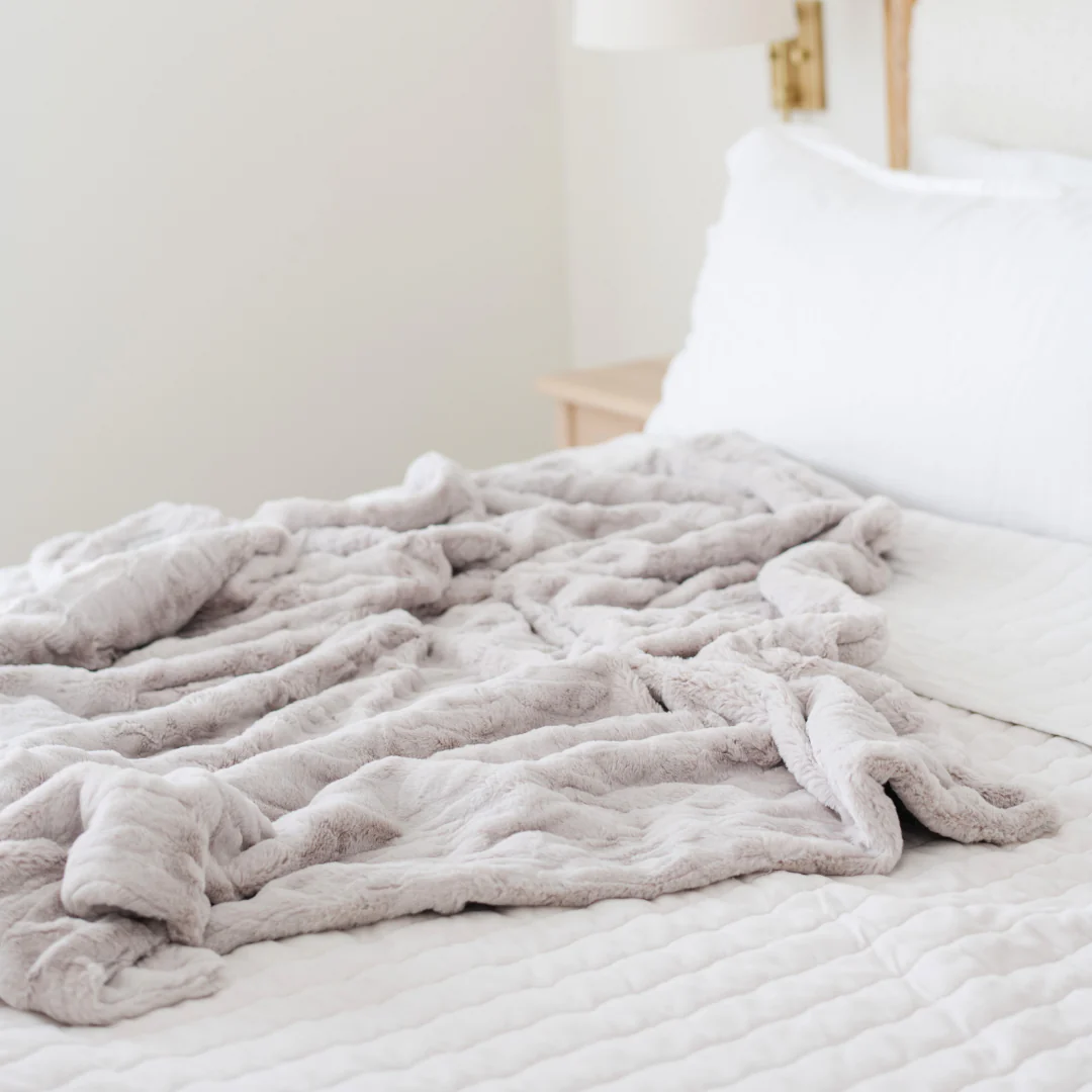 PATTERNED FAUX FUR XL THROW BLANKETS - Image 5