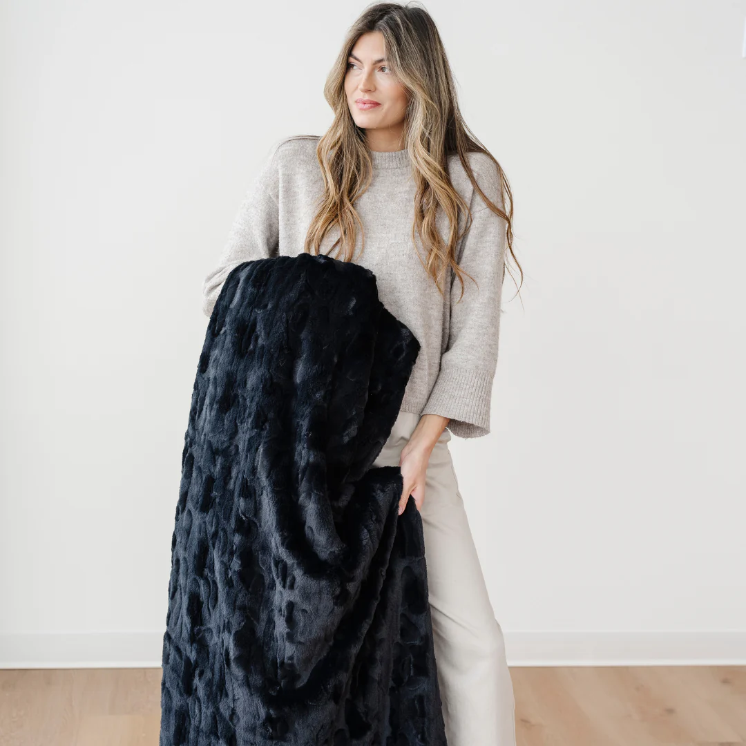 PATTERNED FAUX FUR XL THROW BLANKETS - Image 74