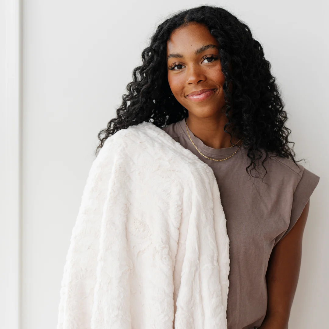 PATTERNED FAUX FUR XL THROW BLANKETS - Image 9