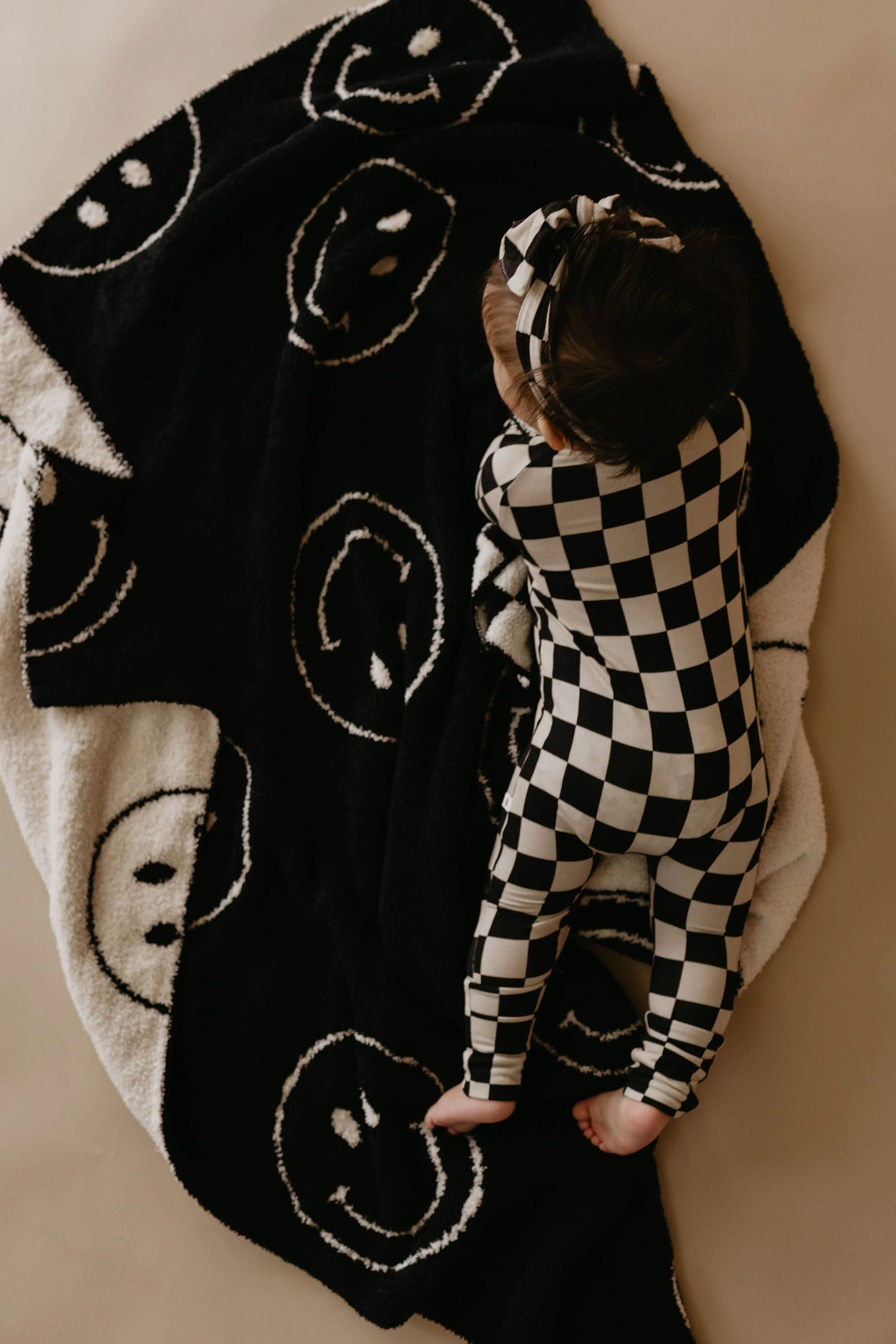 Plush Blanket | Just Smile Black & Ivory - Image 4