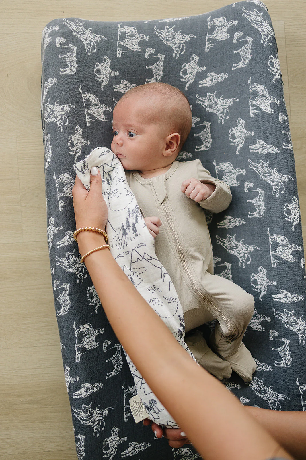 Summit Muslin Burp Cloth - Image 3
