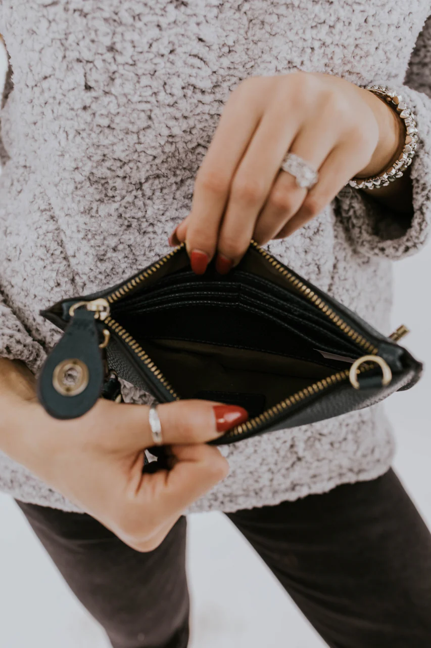 Uptown Messenger Purse - Image 24