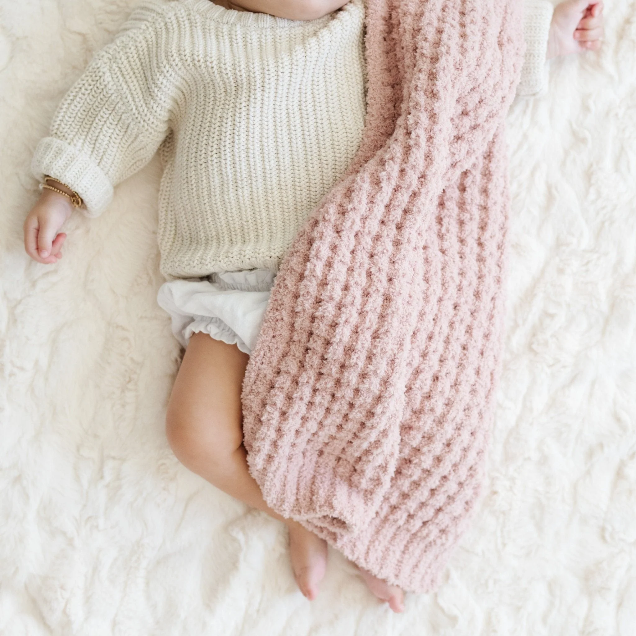 WAFFLE KNIT MINI BLANKETS - Image 3